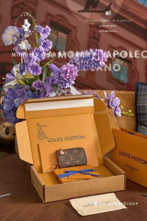 Picture of Louis Vuitton Wallets _SKUfw220572911fw